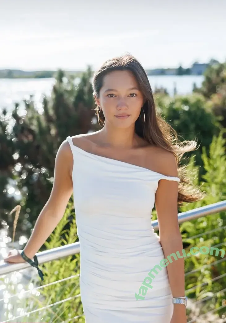 Lilychee nude photo #1942 (Lily Chee)