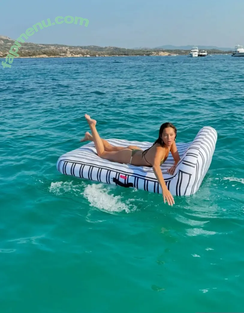 Lilychee nude photo #1976 (Lily Chee)