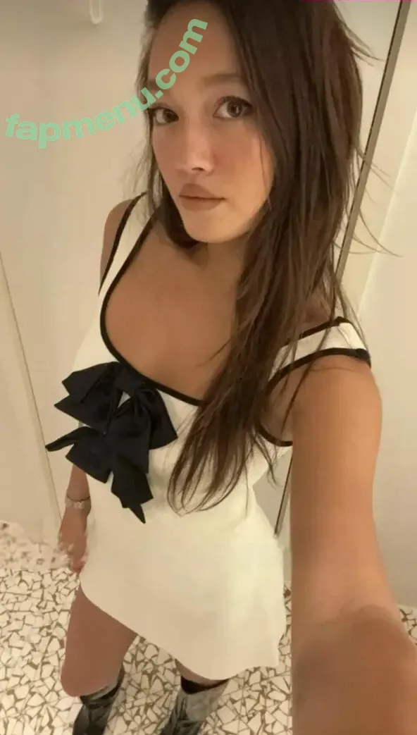 Lilychee nude photo #1979 (Lily Chee)