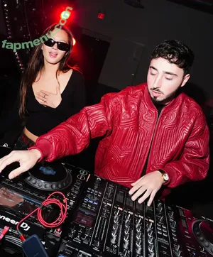 Lilychee nude photo #2090