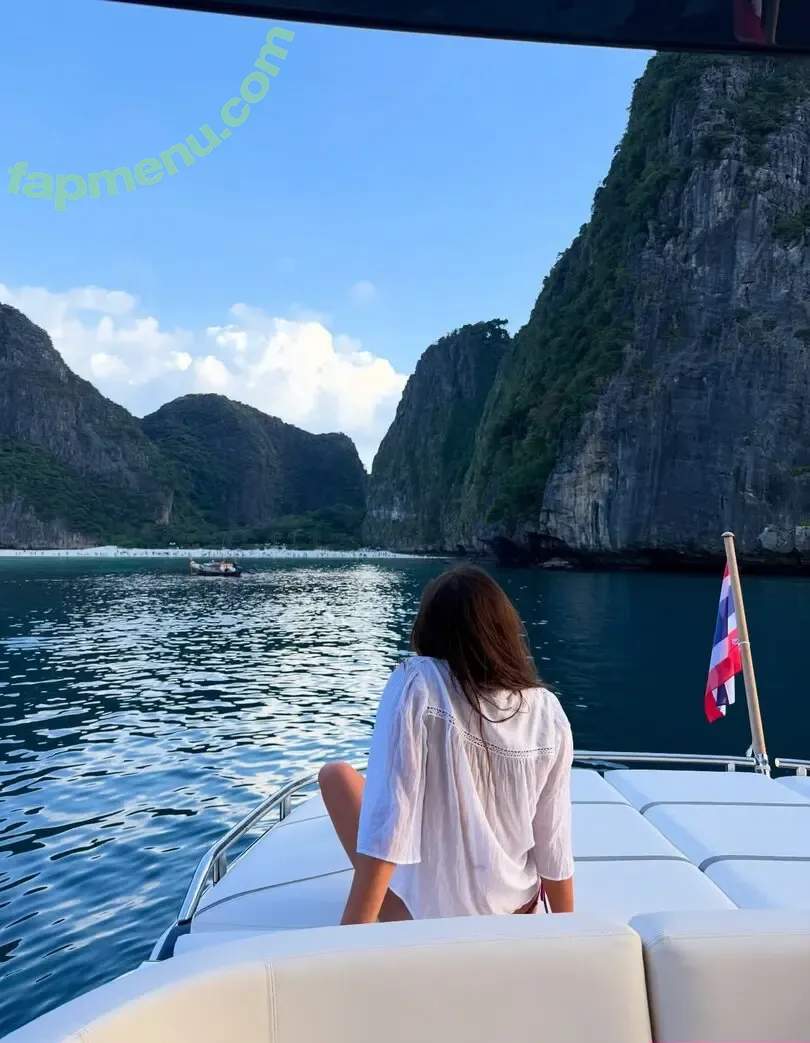 Lilychee nude photo #2176 (Lily Chee)