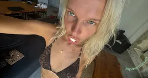 lilycrys / lily_krys_ nude photo #0026