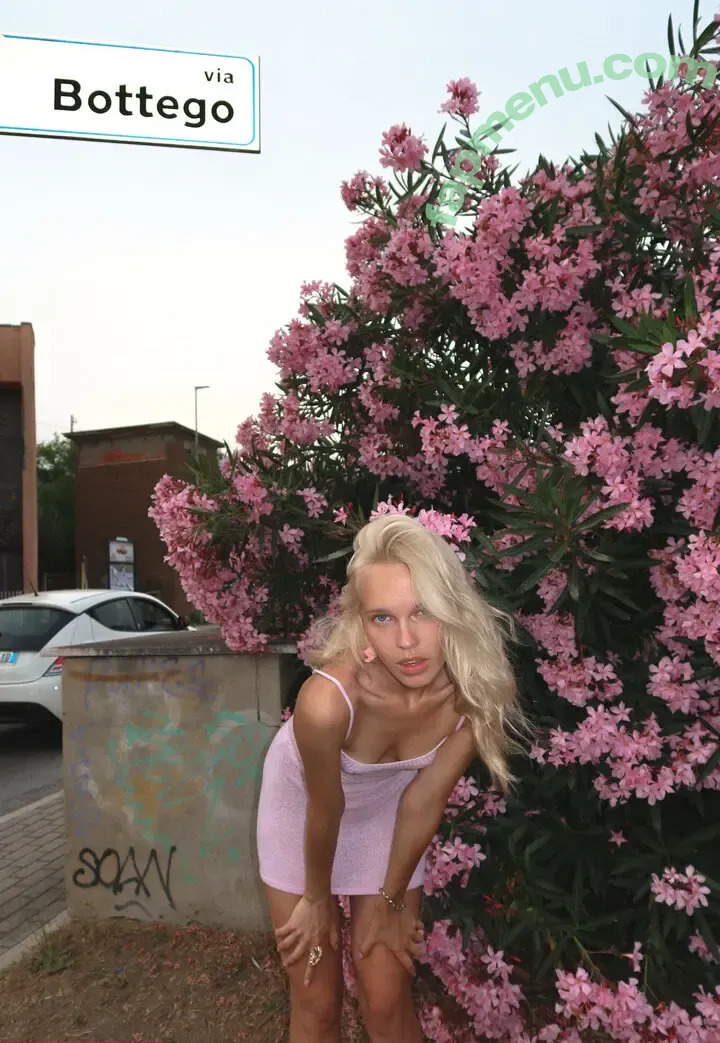 lilycrys nude photo #0005 (lily_krys_)