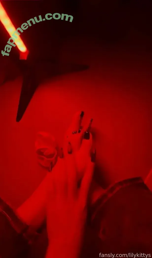 lilykittys nude photo #0007 (itslilykitty)