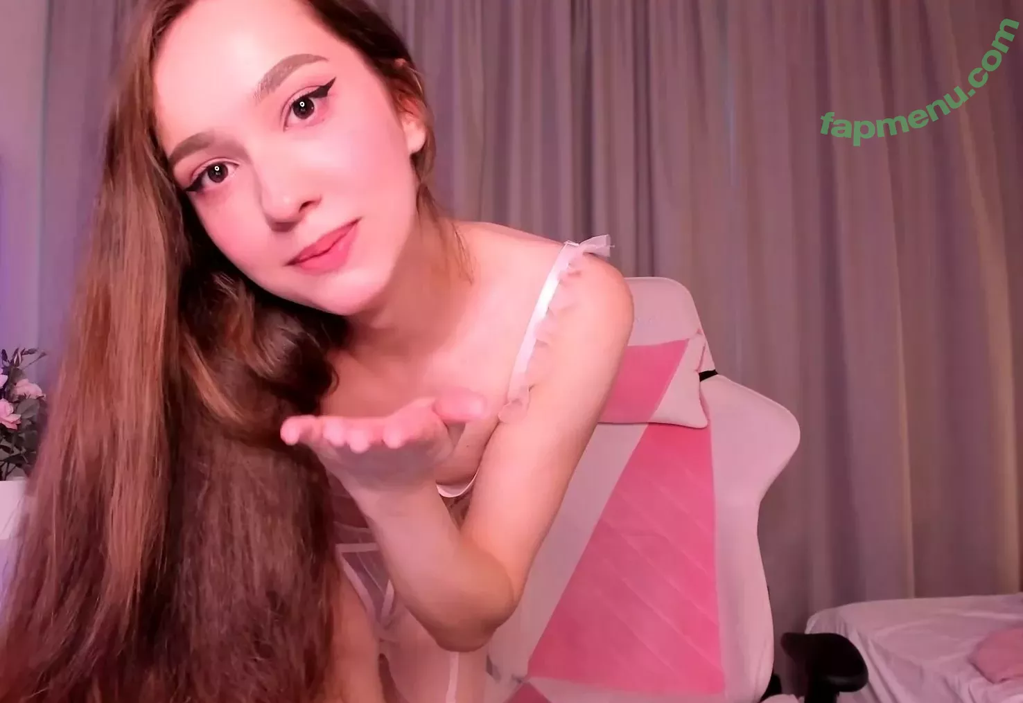LilyLanska nude photo #0006 (Lilyeuphoria / lyalikka)