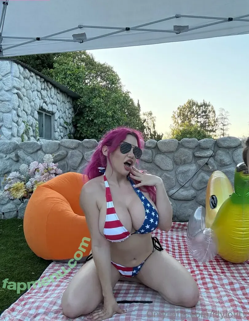 lilyloutv nude photo #0006 (lilylouofficial)