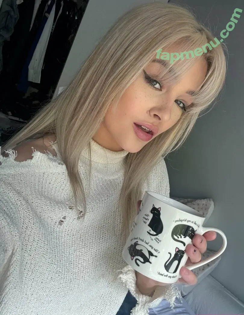 lilymoontv nude photo #0034 (lilyy.moon)