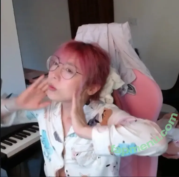 LilyPichu nude photo #0419 (onlysaber)