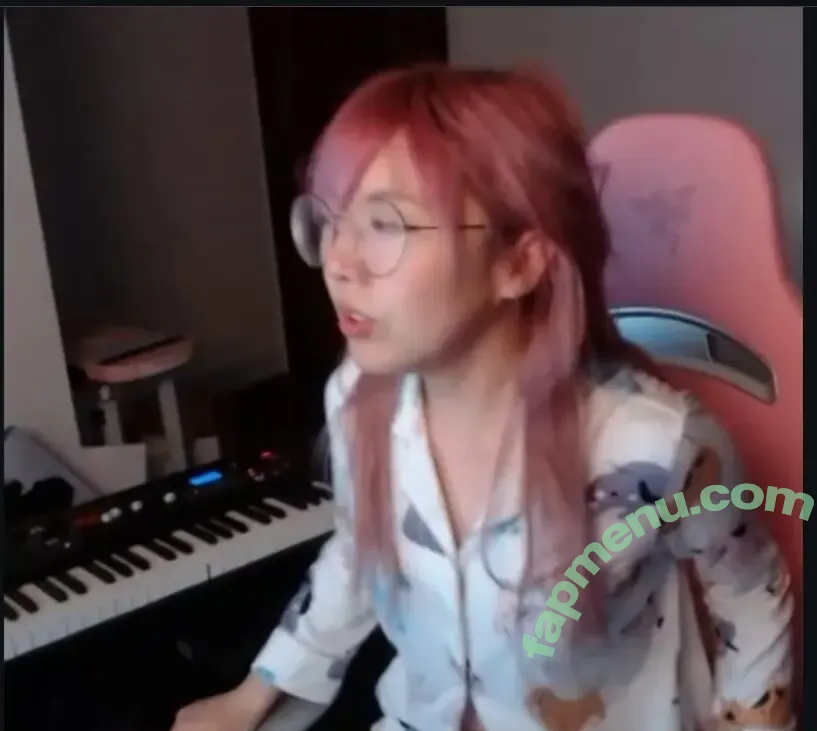 LilyPichu nude photo #0422 (onlysaber)
