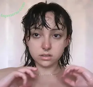 Lilyren / Dumbidiotskankbitch / lilydaisyphillips nude photo #0002