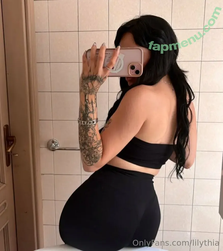 lilythia nude photo #0002 (lilythia_)