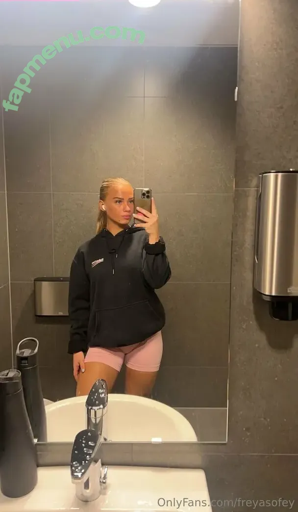 lilyxrainvip nude photo #0009 (lilyxrain)