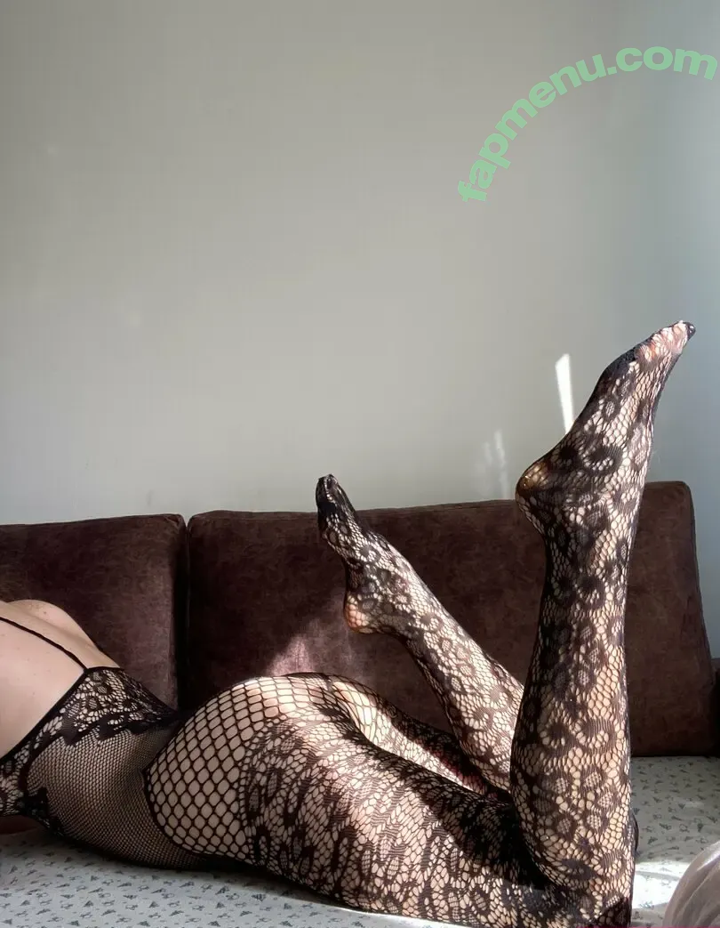 lilyy-zoee nude photo #0006 (mezoeylily)