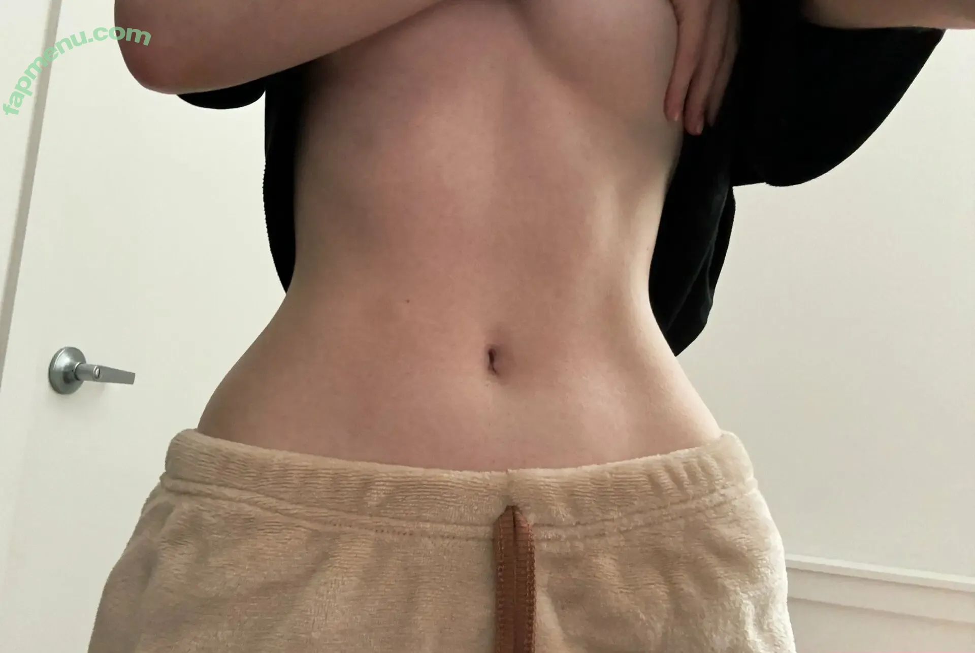 Lilyybunny nude photo #0030 (_lilybunny / lilydaisyphillips / lilyybunnyy)
