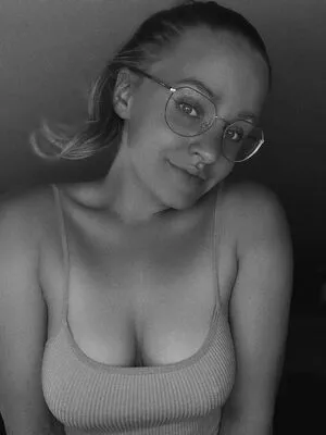 Lina-Klein / LinaKlein2000 / MDH / official_linaklein nude photo #0004