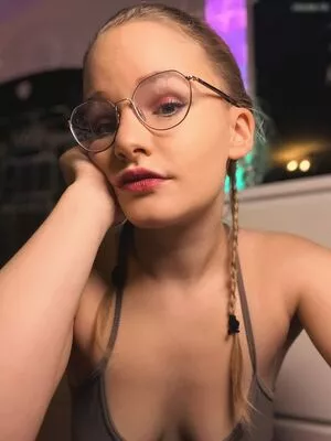 Lina-Klein / LinaKlein2000 / MDH / official_linaklein nude photo #0032