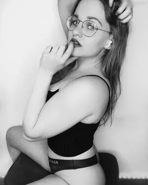 Lina-Klein / LinaKlein2000 / MDH / official_linaklein nude photo #0068