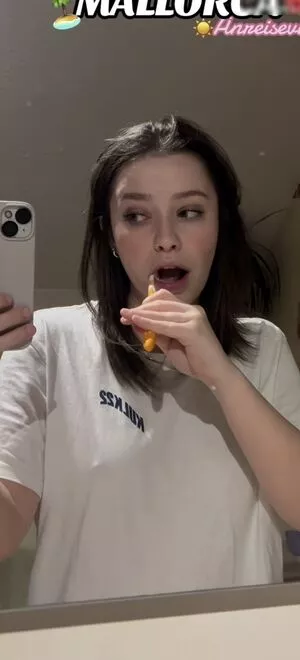 Lina Valeska / its_liinaaaa nude photo #0218