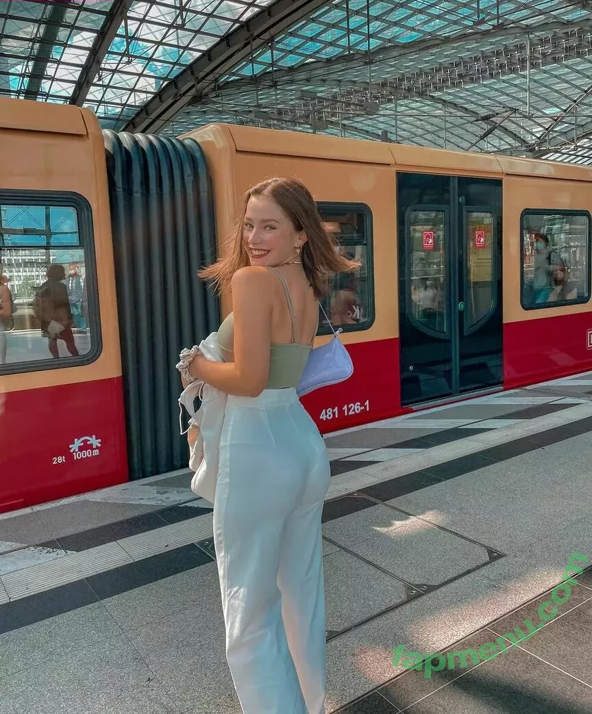 Lina Valeska nude photo #0002 (its_liinaaaa)