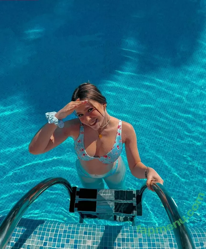 Lina Valeska nude photo #0012 (its_liinaaaa)