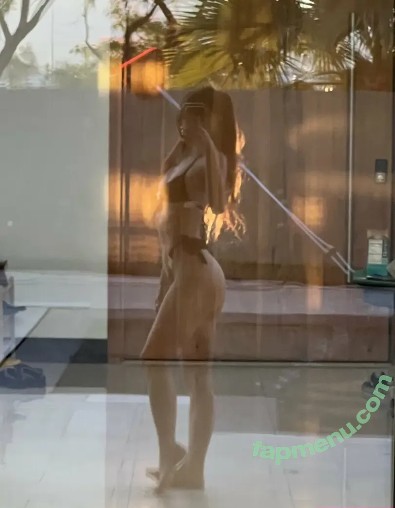 linawinaly nude photo #0350 (linaalovee7)