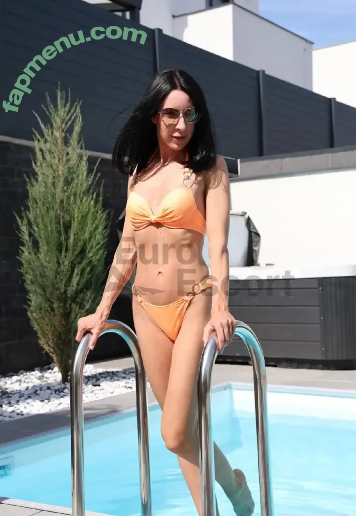 linda.caprice nude photo #0071 (linda_caprice_official)