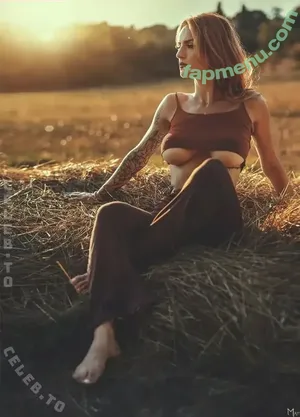 Linda Fioretti / lflowers / linda.fioretti_ nude photo #0081