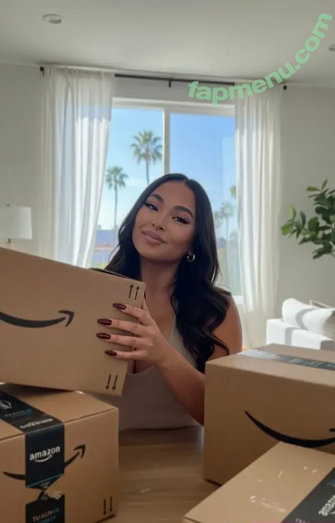 lindavo nude photo #0144 (itslindavo)