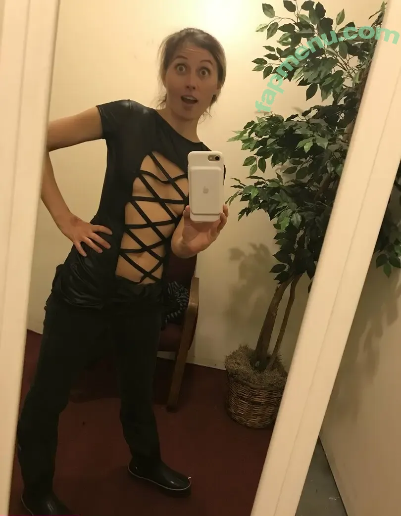 Lindsey Doe nude photo #0067 (dr._doe / elleteedee)