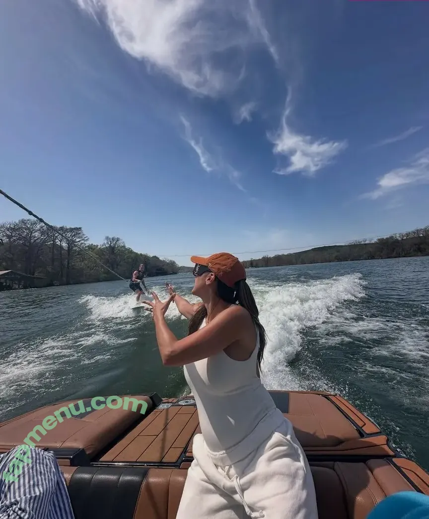 Lindsey Morgan nude photo #0219 (lindsaymorgan / linzzmorgan)