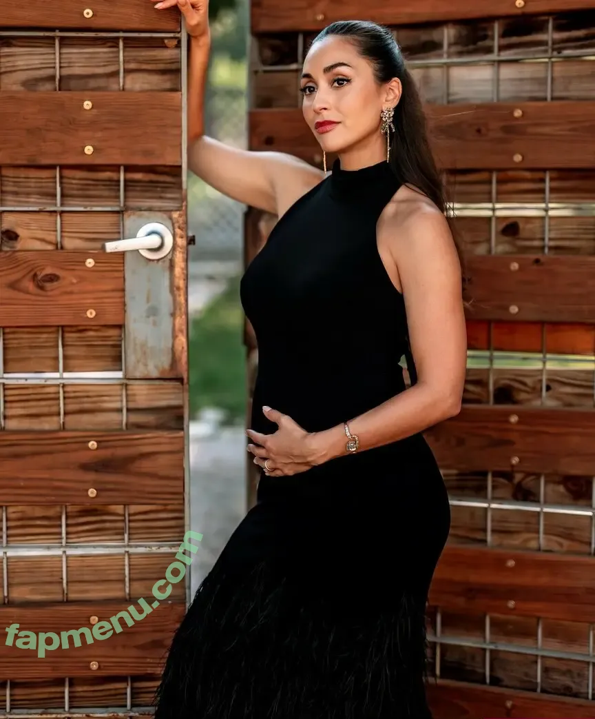 Lindsey Morgan nude photo #0223 (lindsaymorgan / linzzmorgan)