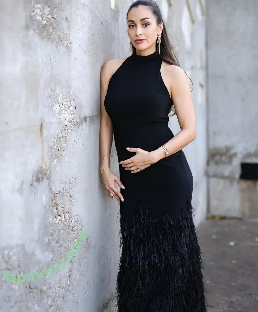 Lindsey Morgan nude photo #0224 (lindsaymorgan / linzzmorgan)