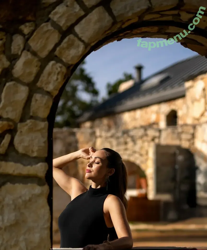 Lindsey Morgan nude photo #0225 (lindsaymorgan / linzzmorgan)