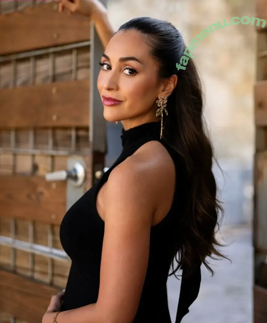 Lindsey Morgan nude photo #0229 (lindsaymorgan / linzzmorgan)