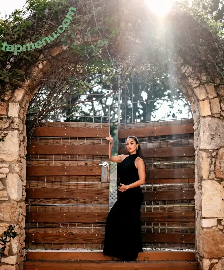 Lindsey Morgan nude photo #0231 (lindsaymorgan / linzzmorgan)