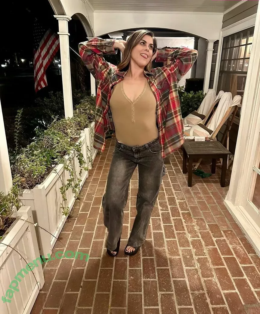 Lindsey Shaw nude photo #0060 (ladymshawsters)