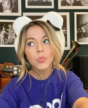 Lindsey Stirling / lindseystirling nude photo #0001