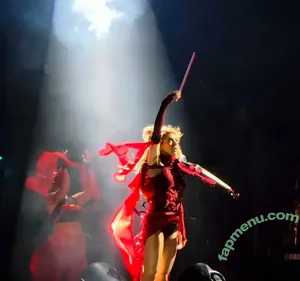 Lindsey Stirling / lindseystirling nude photo #0399
