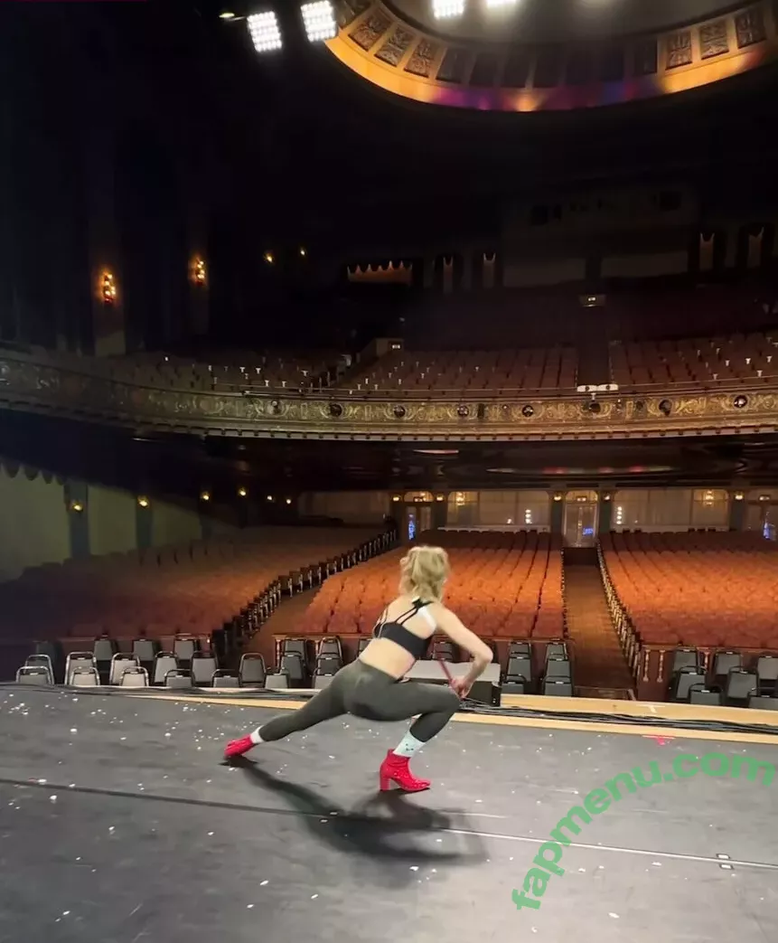 Lindsey Stirling nude photo #0217 (lindseystirling)