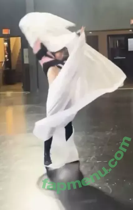 Lindsey Stirling nude photo #0232 (lindseystirling)