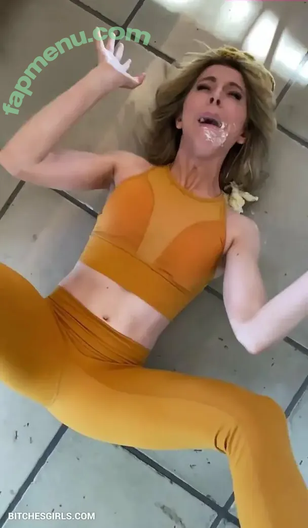 Lindsey Stirling nude photo #0326 (lindseystirling)