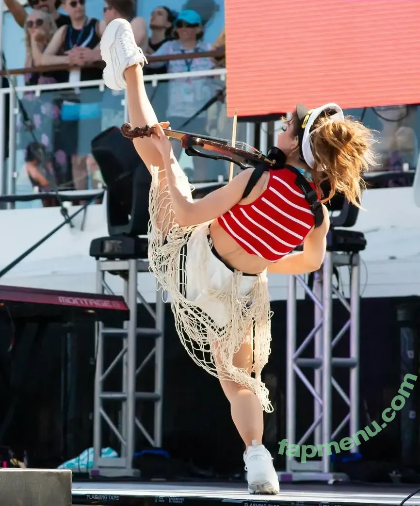Lindsey Stirling nude photo #0354 (lindseystirling)