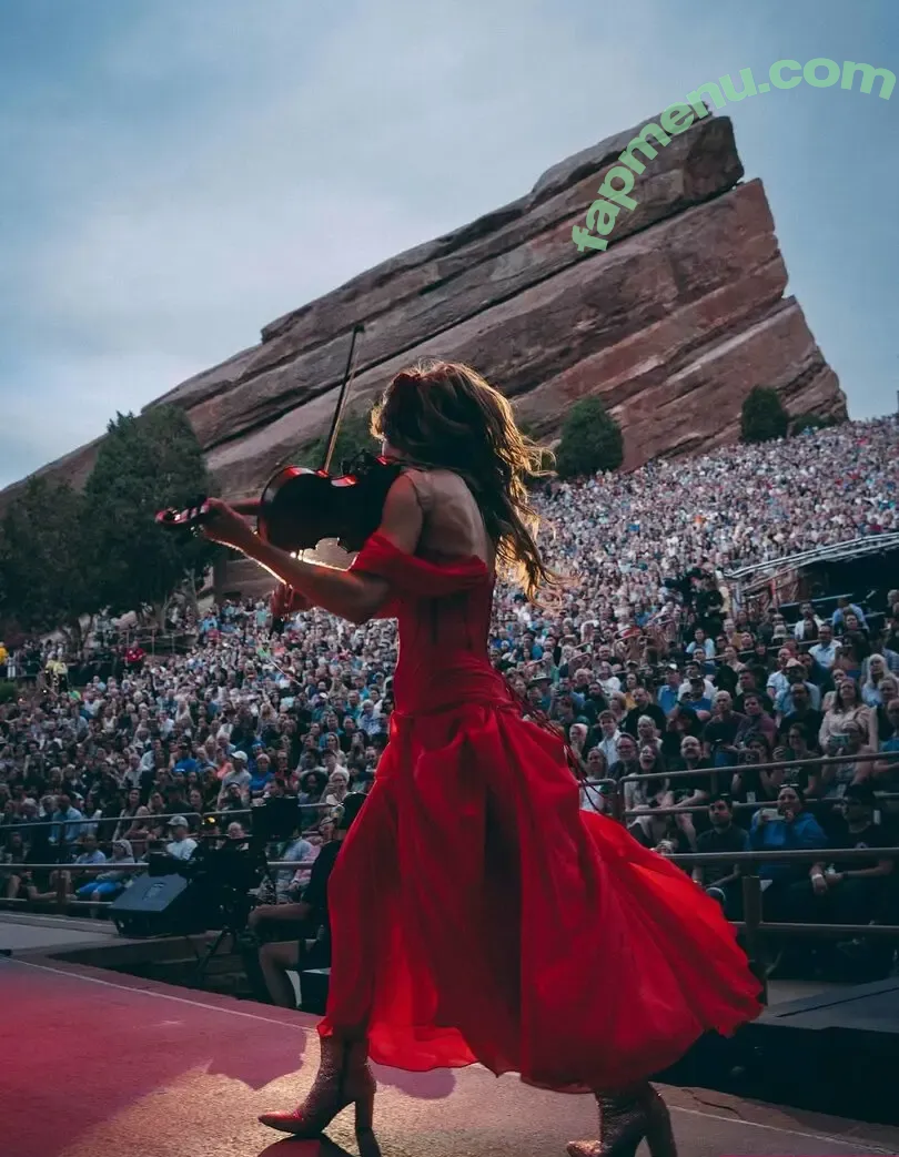 Lindsey Stirling nude photo #0370 (lindseystirling)