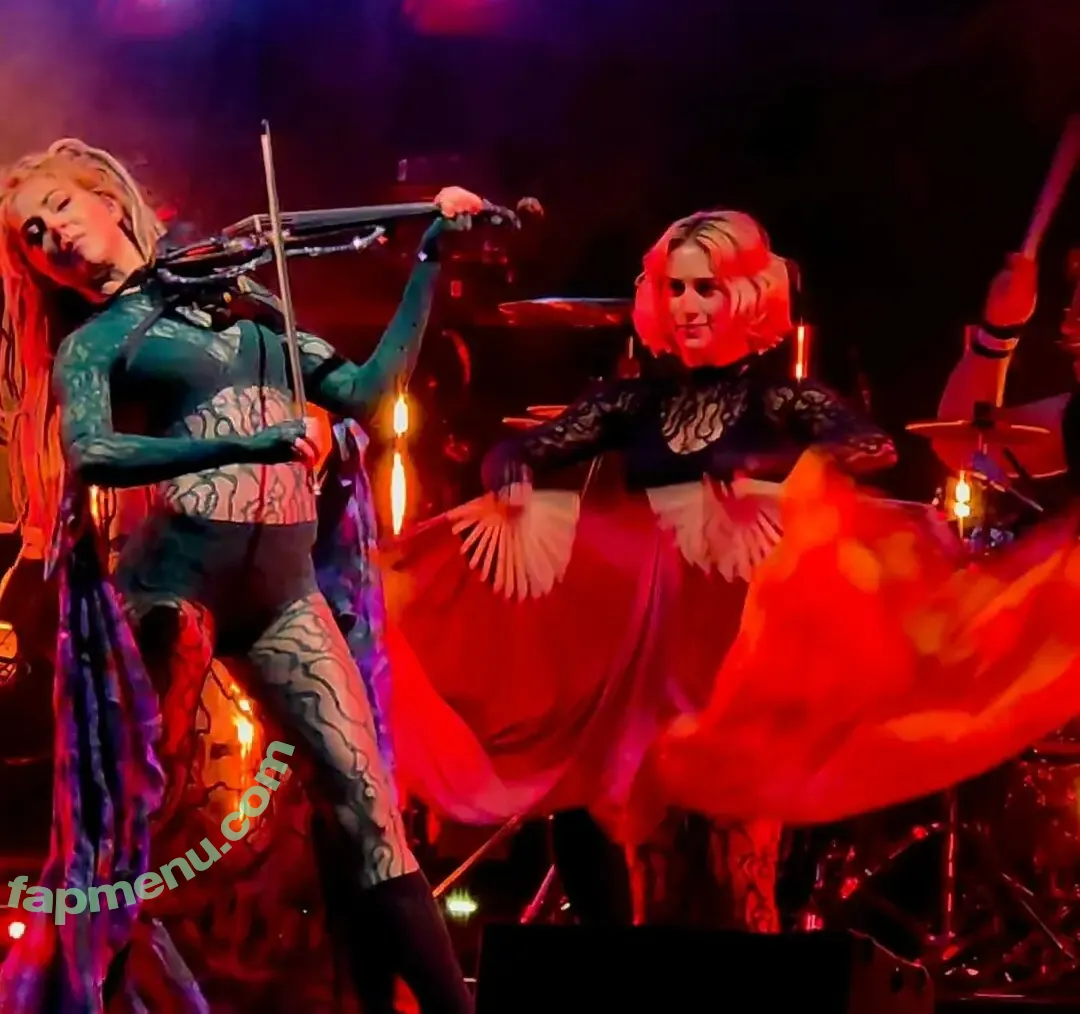 Lindsey Stirling nude photo #0401 (lindseystirling)