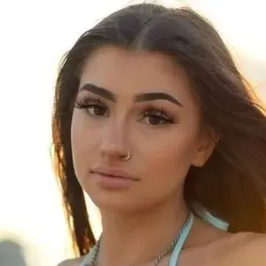 Lindsey / lul.lindz nude photo #0003