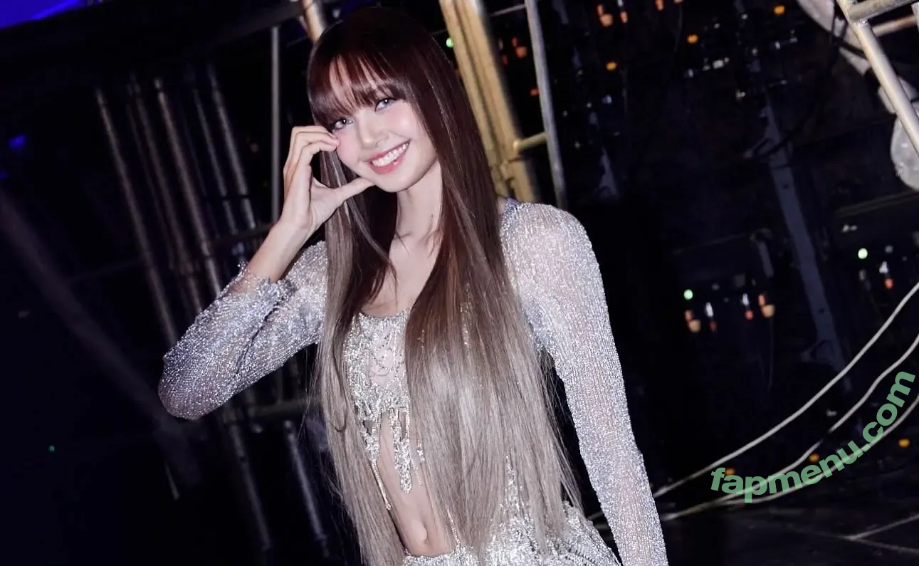 Lisa Blackpink nude photo #1114 (Lisa Blackpink)