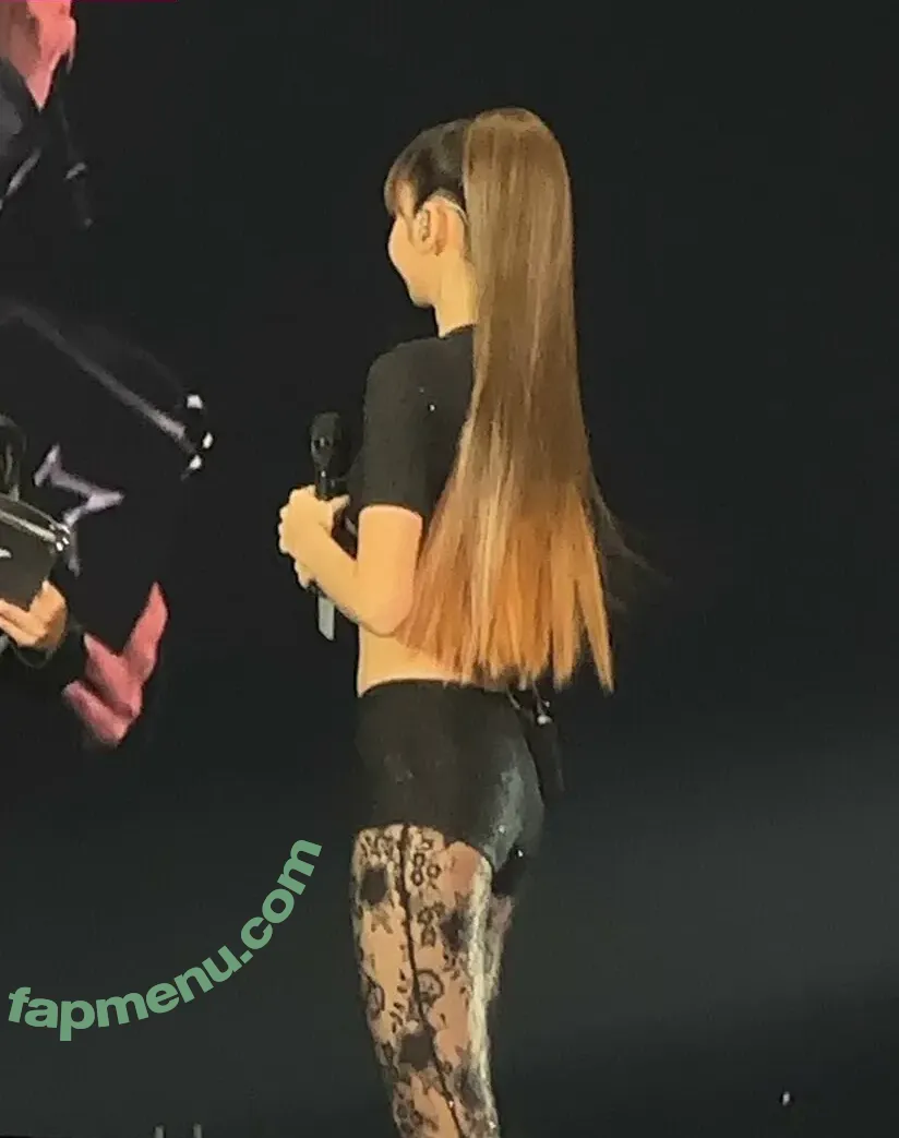 Lisa Blackpink nude photo #1233 (Lisa Blackpink)