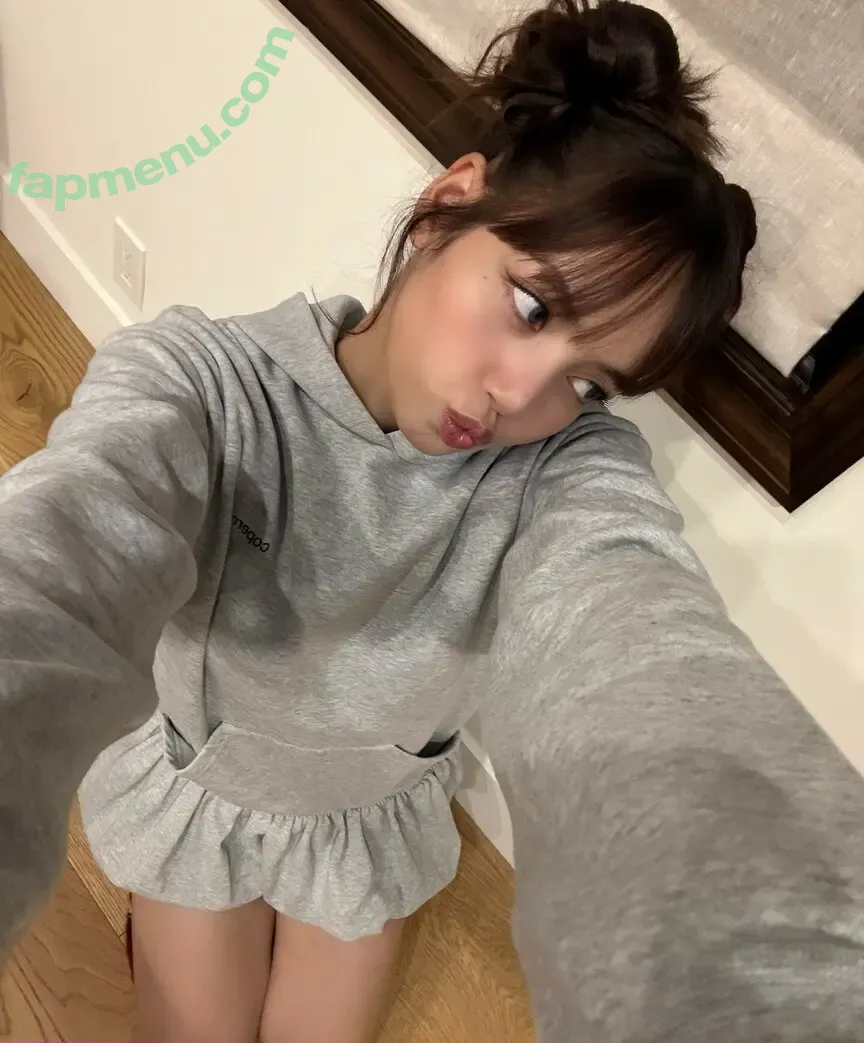 Lisa Blackpink nude photo #1452 (Lisa Blackpink)