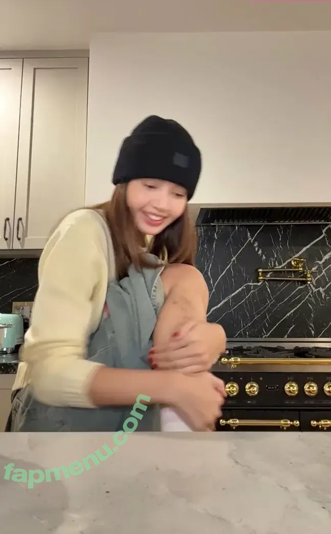 Lisa Blackpink nude photo #1563 (Lisa Blackpink)