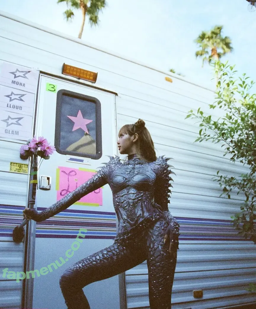 Lisa Blackpink nude photo #1803 (Lisa Blackpink)